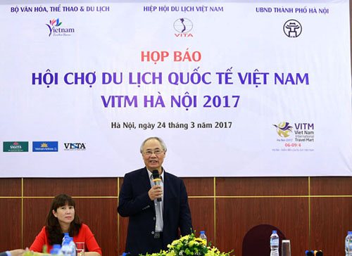 Phó Chủ tịch Hiệp hội Du lịch Việt Nam Vũ Thế Bình phát biểu tại buổi họp báo